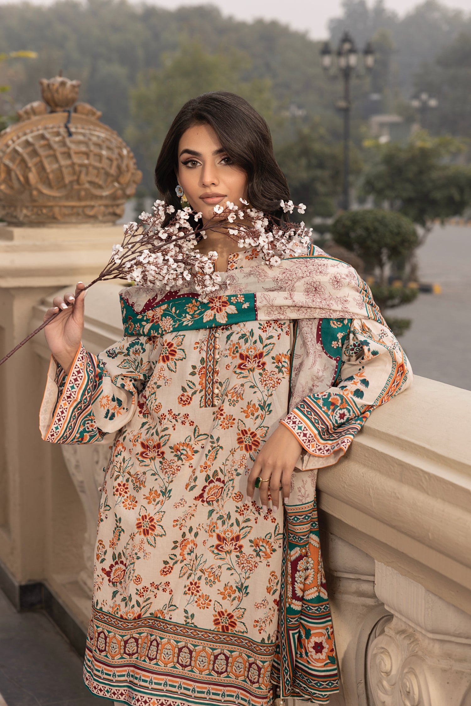 Lakhany Komal LG-AR-0115 03 Piece Unstitched Printed With Printed Textured Lawn Dupatta