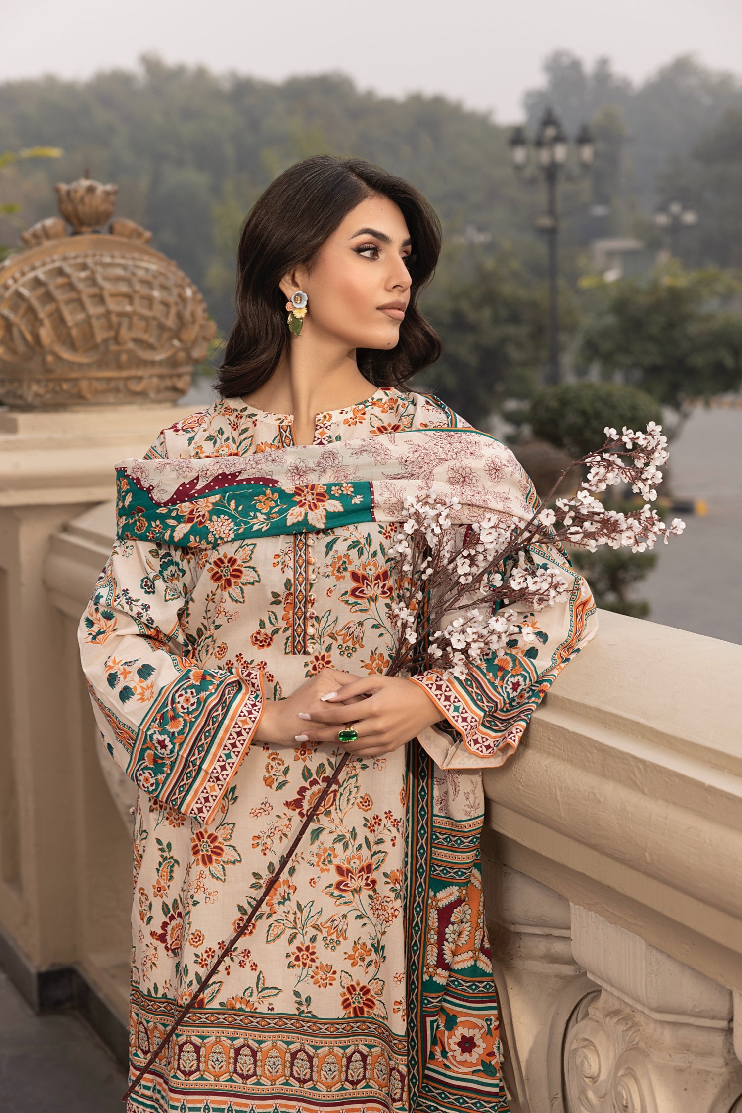 Lakhany Komal LG-AR-0115 03 Piece Unstitched Printed With Printed Textured Lawn Dupatta