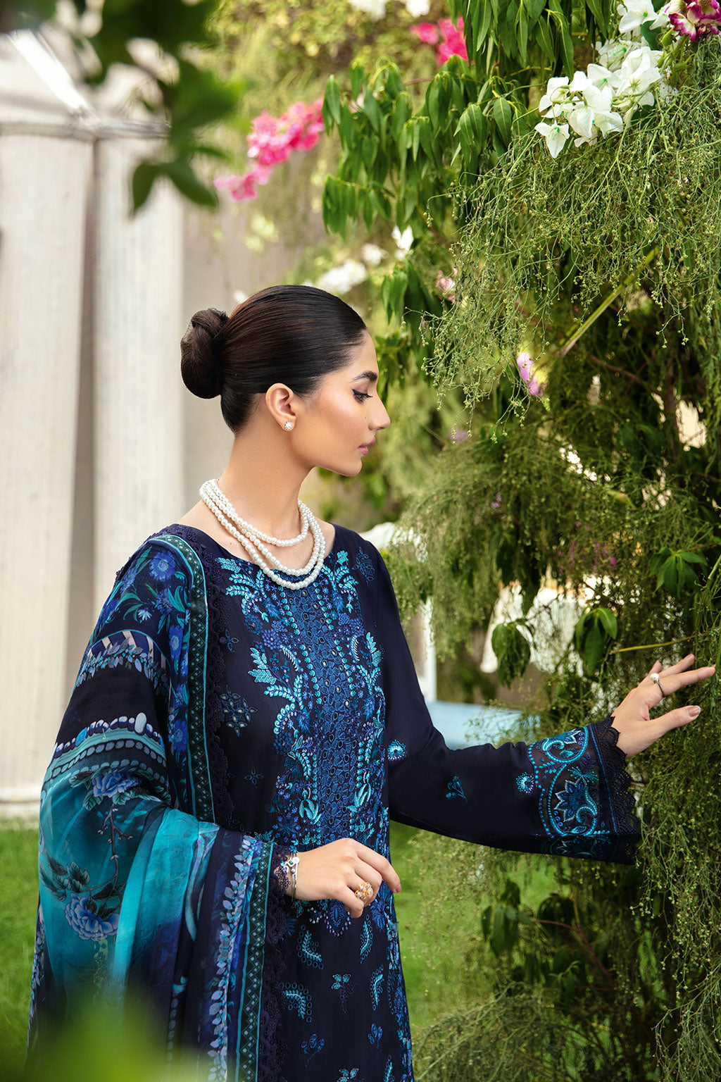 Ramsha Riwayat Luxury Lawn Vol 10 Y-1005