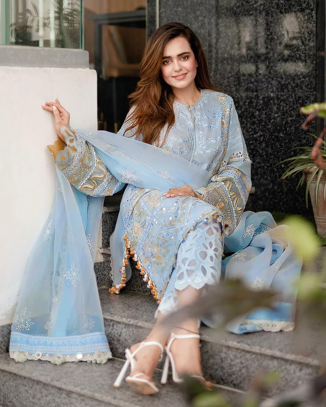 Elan Luxury Lawn Collection 2023 – IRA (EL23-01 A)